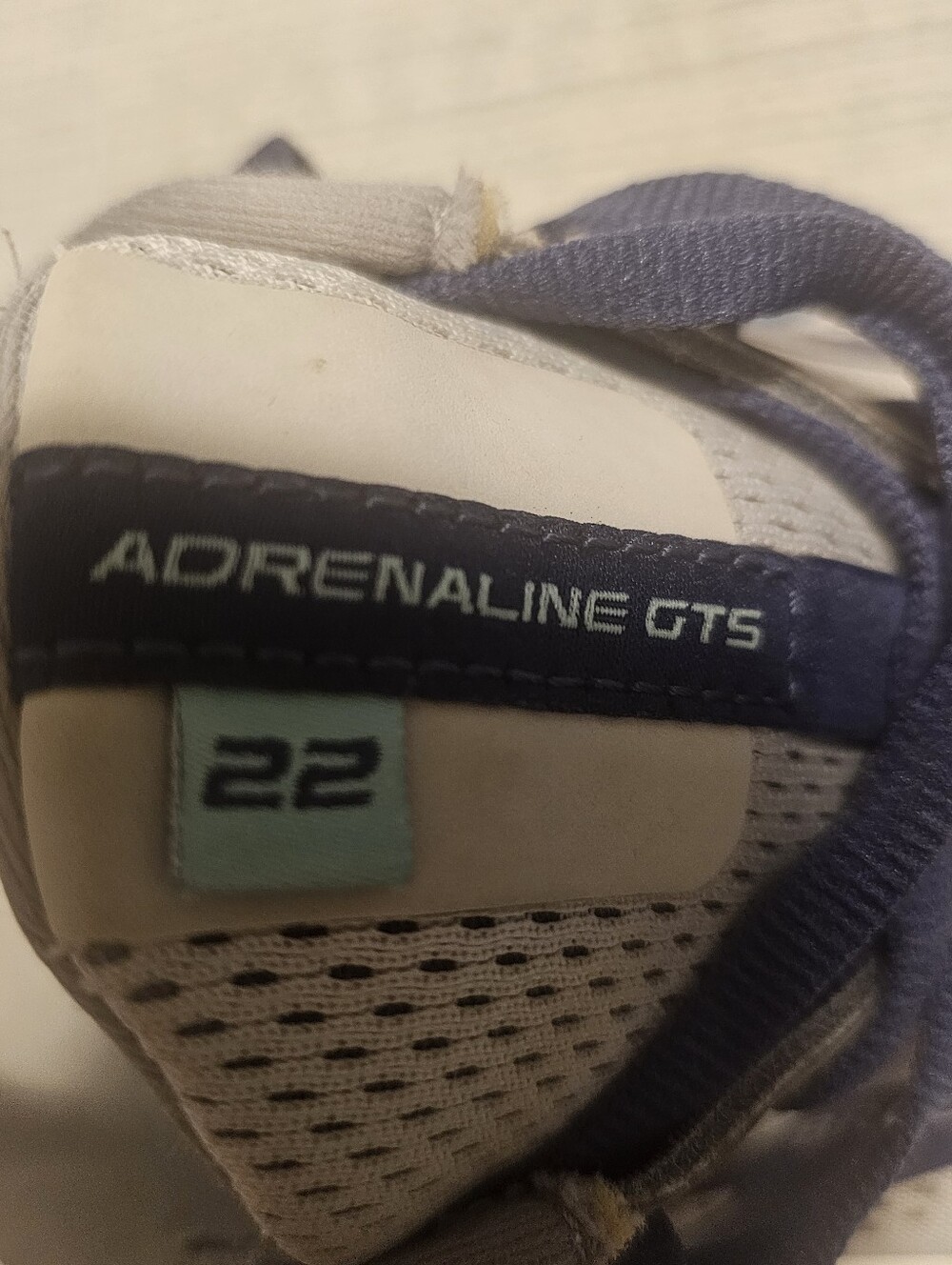 EXELLENT BROOKS Women's Adrenaline GTS-22 Running Sneakers Grey/Blue Sz 9 - Picture 15 of 15